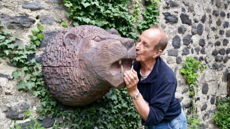 Magnus und Löwenkopf im Chateau Alba la Romaine