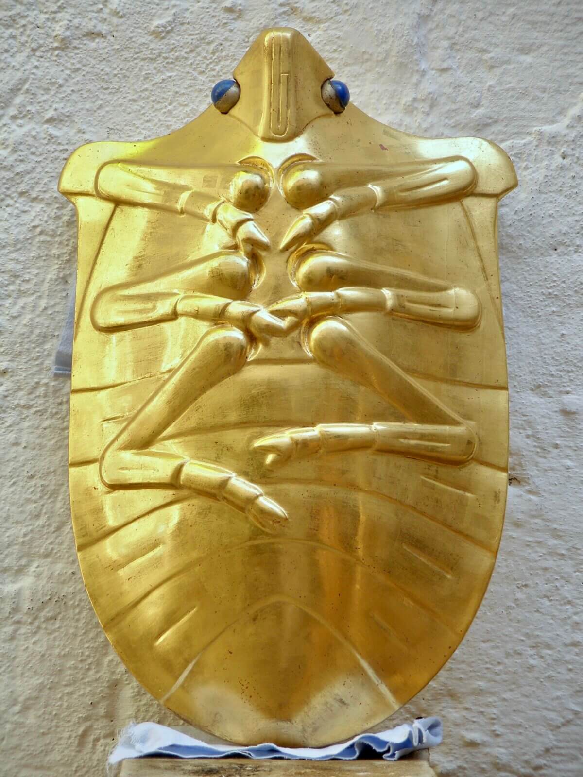 Blattwanze - Linde vergoldet, Silber, Lapislazulie