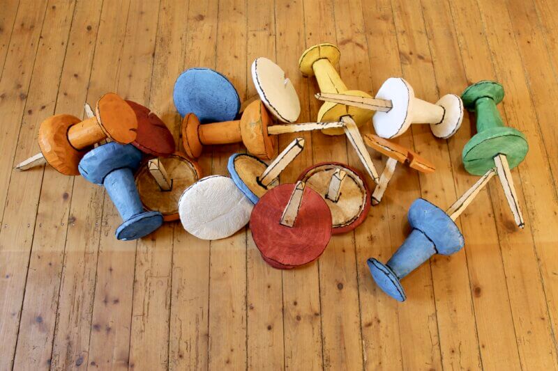 Pin- und Reißnägel - Linde gefasst