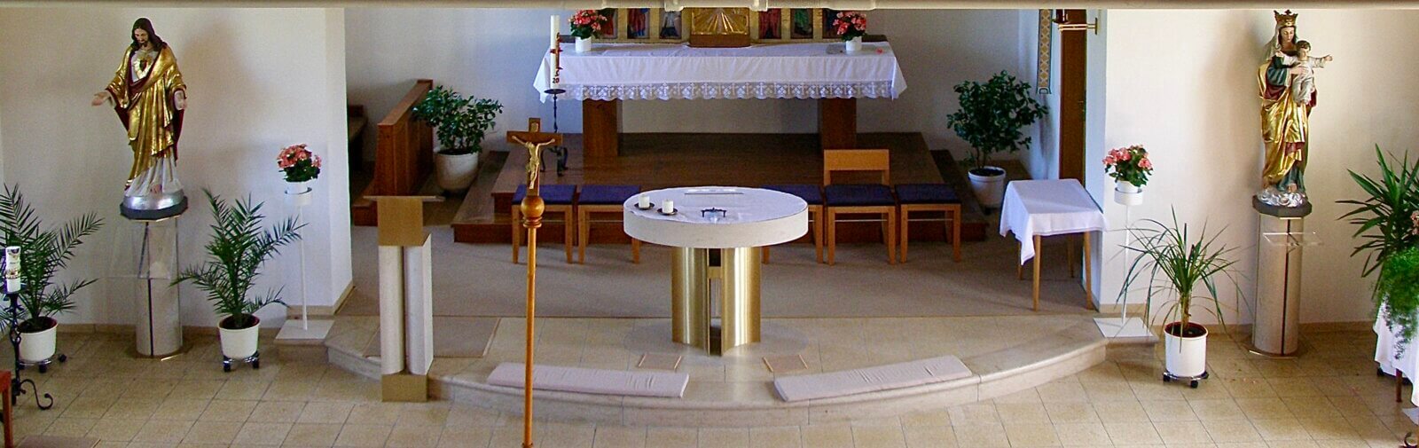 Morschreuth  Altar/Ambo/Sedillien/Figurensockel