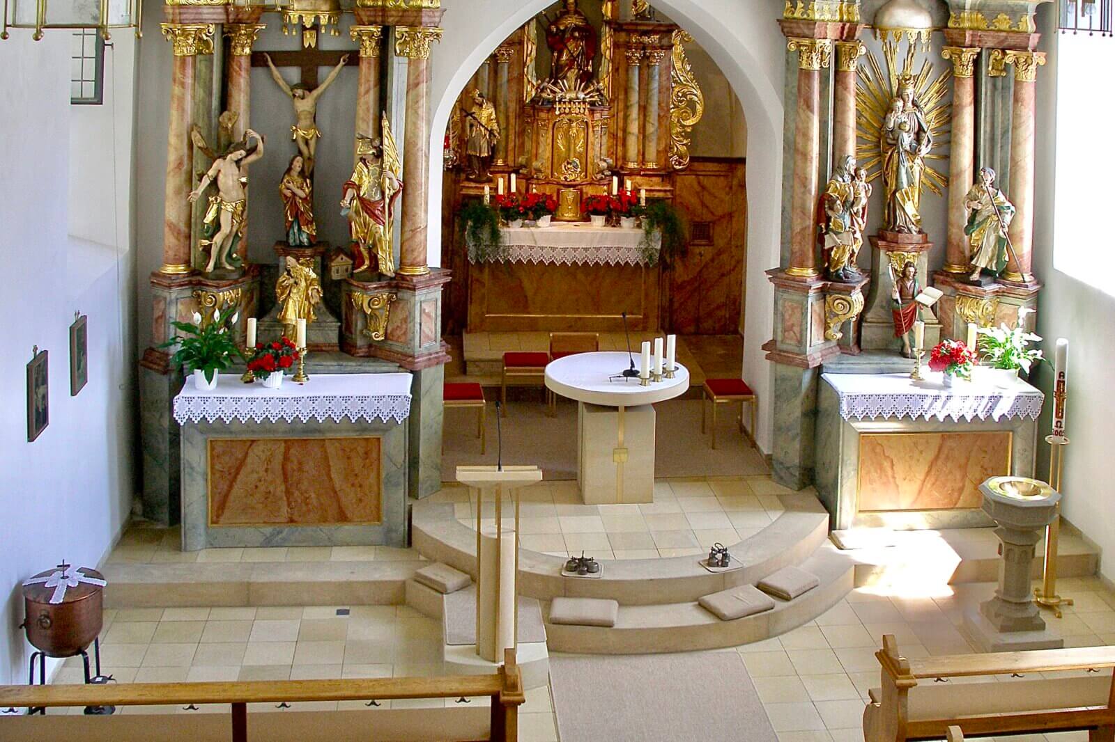 Wichsenstein  Altar/Ambo/Sedilien/Osterleuchter