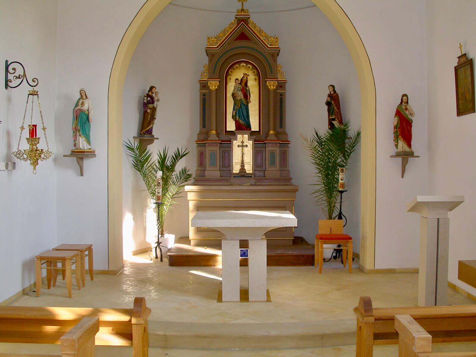 Leesten  Altar/Ambo/Sedillien