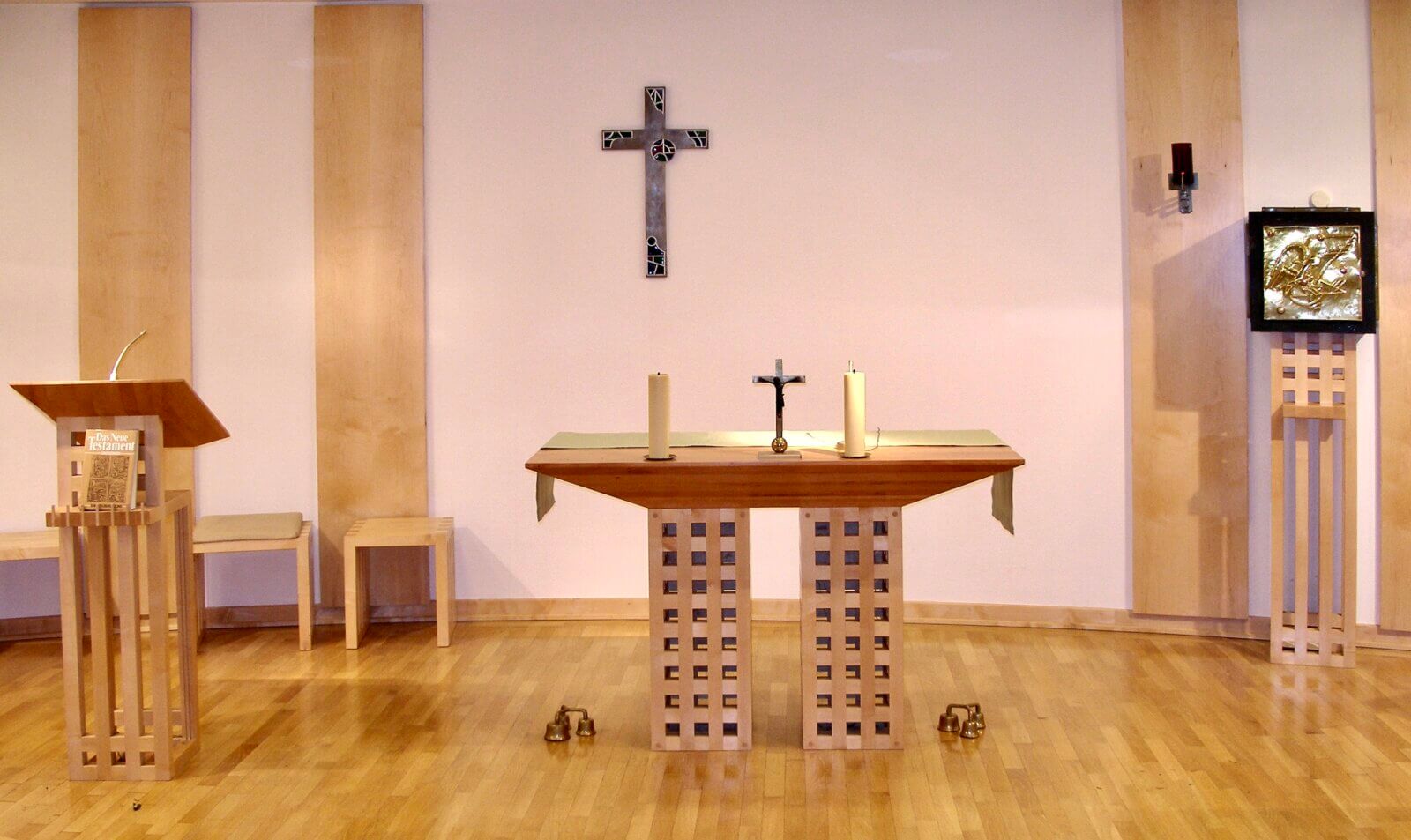 Kapelle Altenheim Werneck  Altar/Ambo/Sedilien/Tabernakelstele