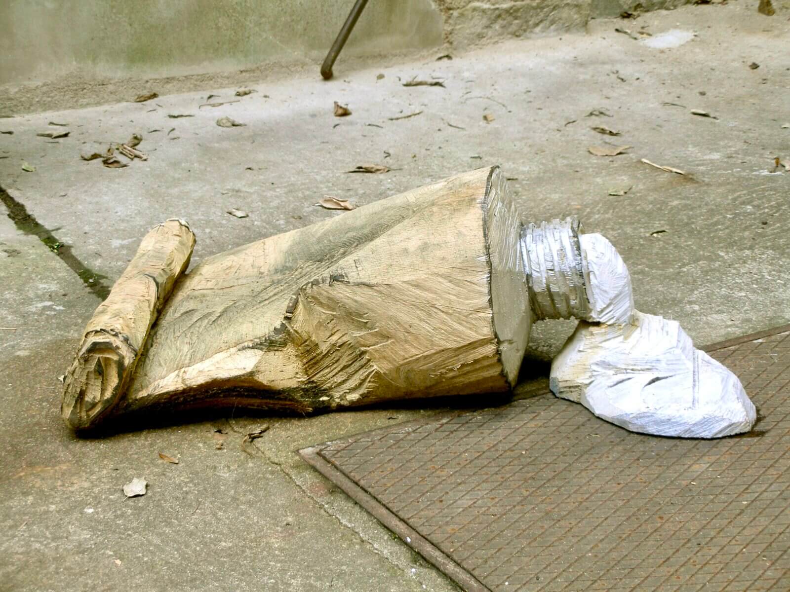 Zahnpastatube - Eiche gefasst