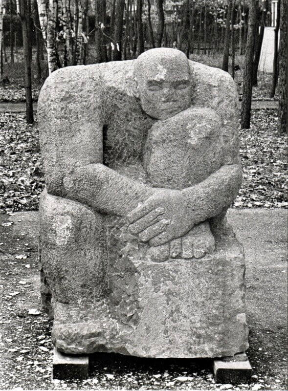 Hockender - Kalksandstein - Hassfurt