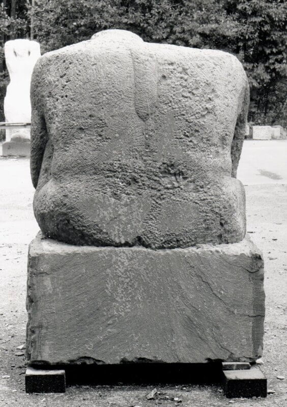 Hockender - Kalksandstein - Hassfurt